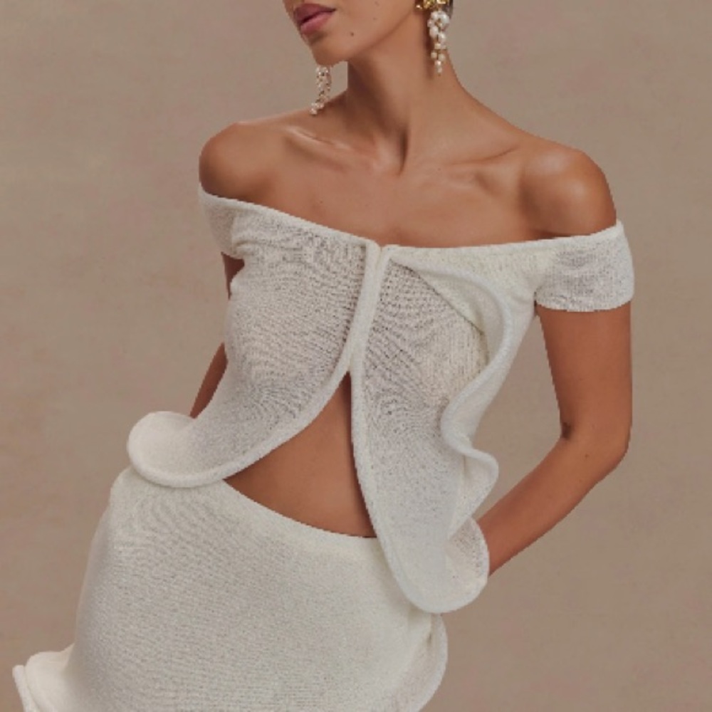 Meshki Off-Shoulder Knit White Top